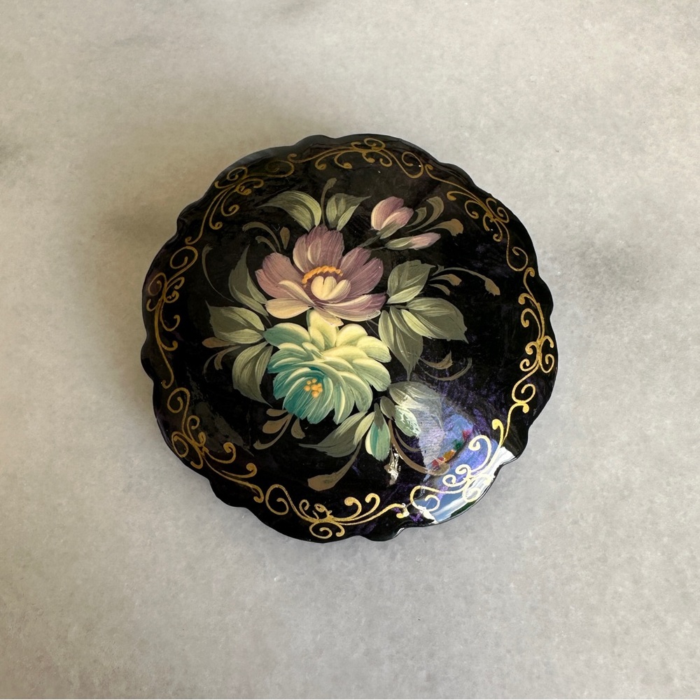 VINTAGE • 70s Russian Floral Hand Painted Brooch Pastel Flower Dark Academia